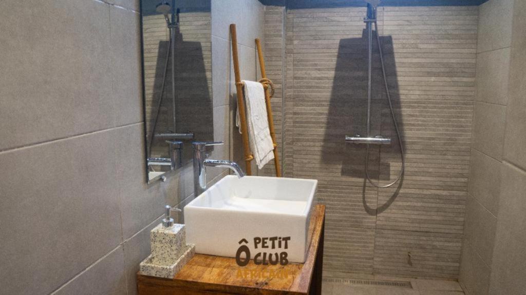 Bed and Breakfast O Petit Club Africain Dakar Esterno foto