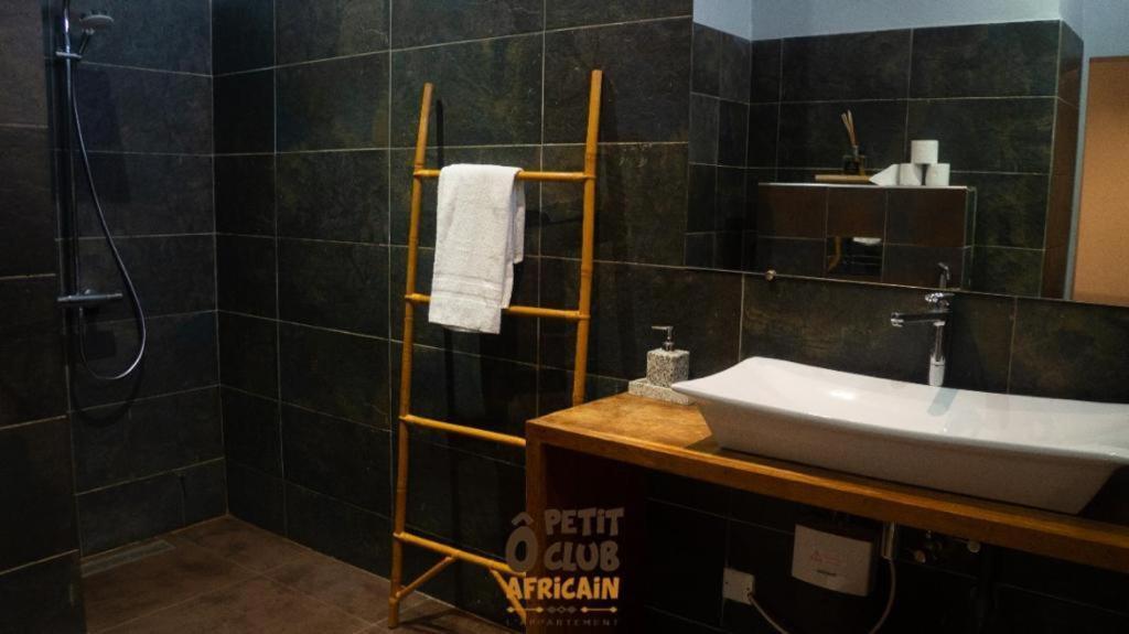 Bed and Breakfast O Petit Club Africain Dakar Esterno foto